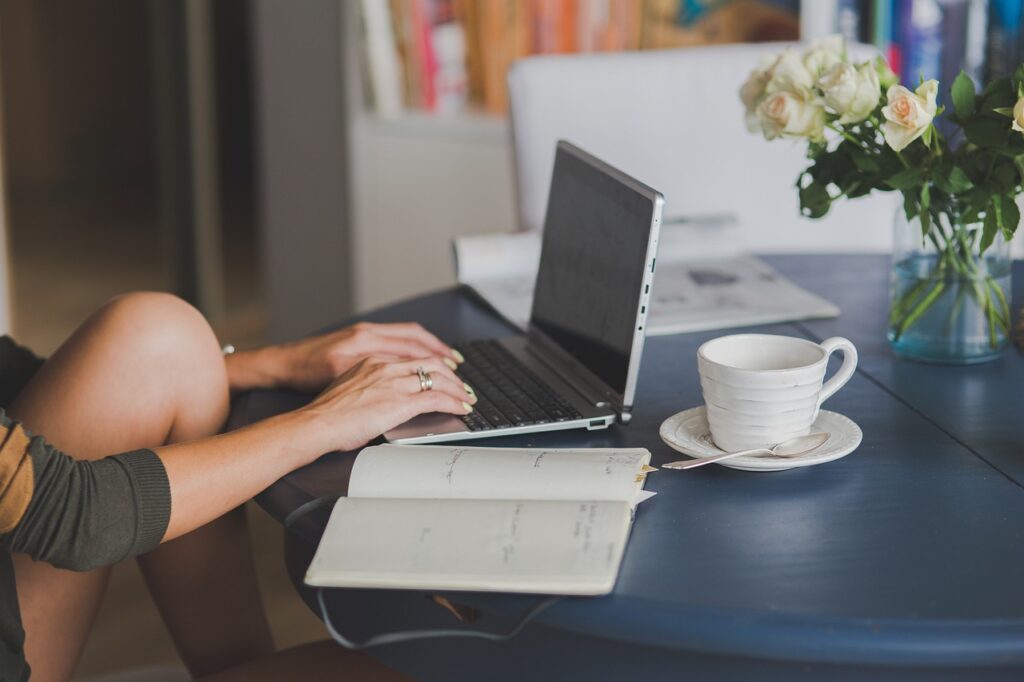 舌苔による口臭を会社で気にせず過ごすための対策は？