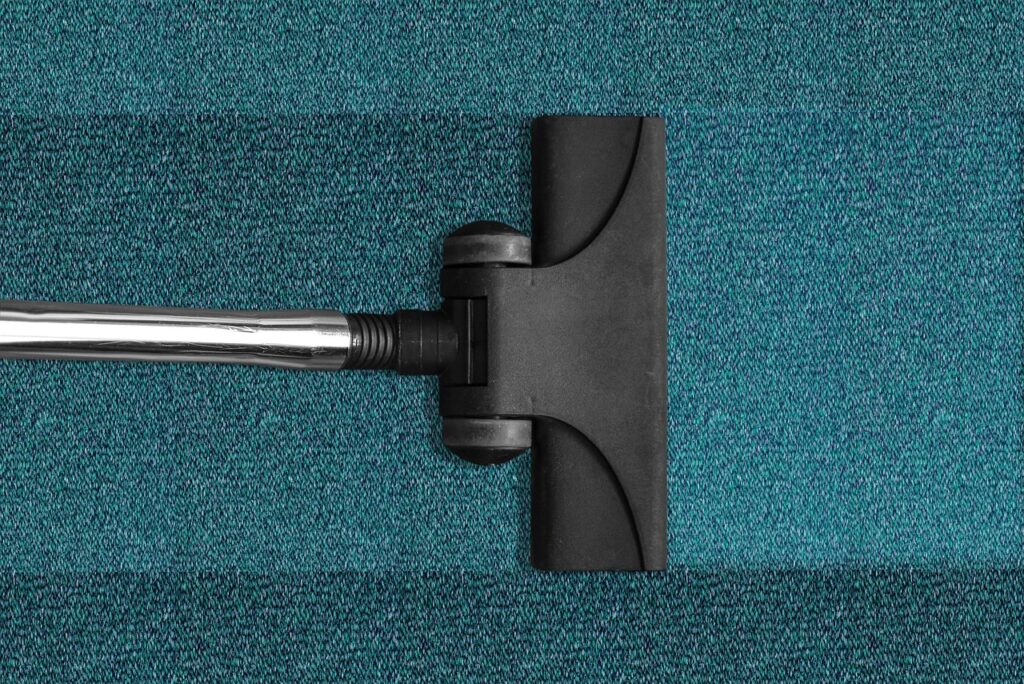 舌苔を取り除いて口臭を改善し、清潔感を取り戻す方法は？