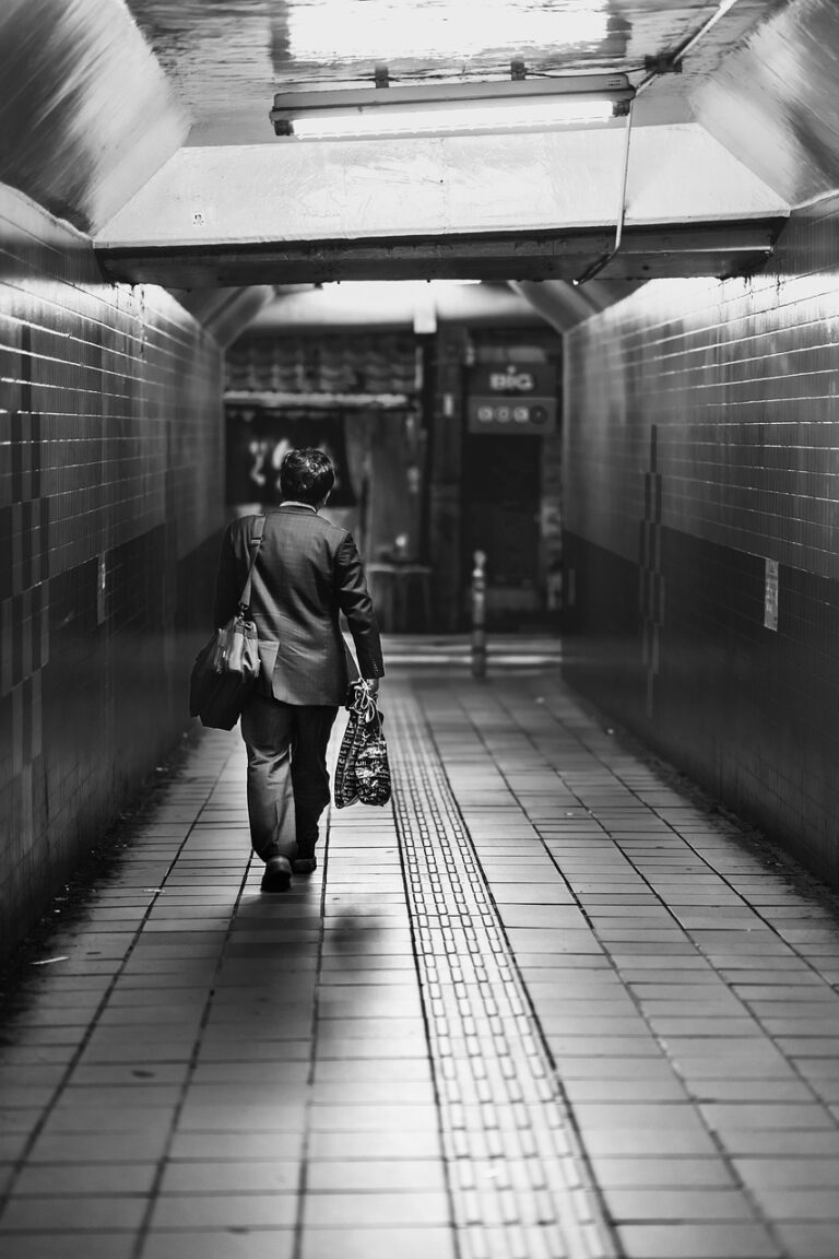 口臭と舌苔の関係を確認する方法は？